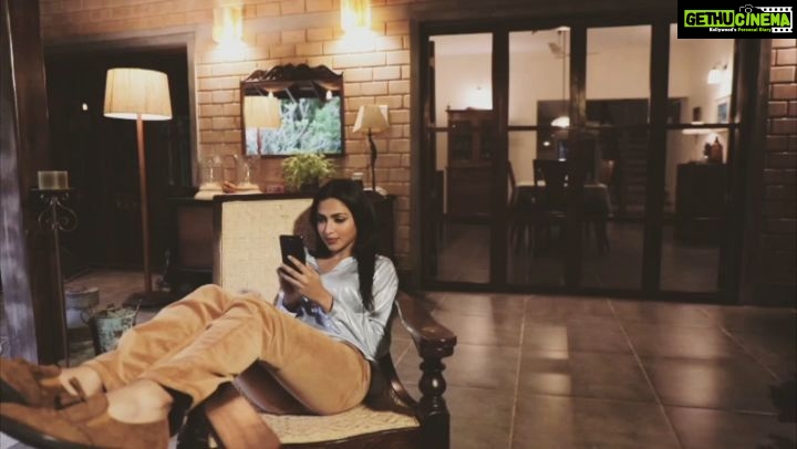 Amala Paul Instagram - Amala: My new best friend- Fruit slash. @priya.p.varrier challenged me, and I’m so glad she did. Slashing through fruits is such a stress buster! @Anupamaparmeswaran96 I’d like to nominate you for the #MplChallenge Think you can beat me at it? #MPLChallenge #MPL #MobilePremierLeague Link: www.mpl.live