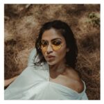 Amala Paul Instagram - If life came with a filter, maybe just maybe, we'd simply appreciate the yin and the yang! Put on your candy colored glasses and appreciate the fun sized blessings that come your way! ⚡️ . . . #nofilter