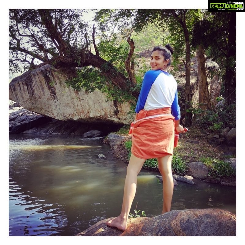 Amala Paul Instagram - Welcome to the Land of Lungi; Where everybody drinks Toddy, Appam stew, and Meen Curry, I Know you like it simbly...🤪 . . . Lyrics from a funny hippie song, I can’t stop laughing out loud every time I hear it!Well, welcome to the land of lungi, drink toddy and make merry! 😅✨ #livealittlemore