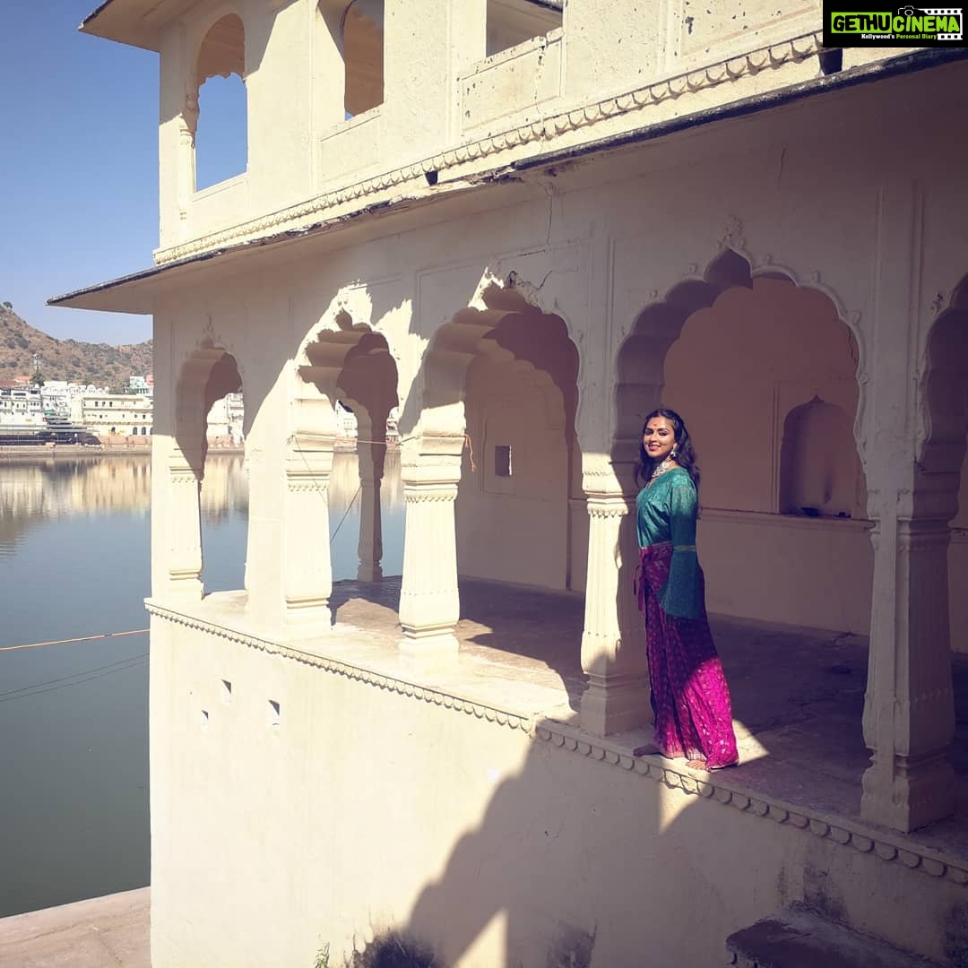 Amala Paul Instagram - Pushkar is a colorful fairyland, a small hippie land believed to have received brahman's(creators) first gift. Its a hub of free spirited colourful life, all designers around the world will shy away looking at the creatives and clothings of the local artsians. Wearing local Pushkar clothing and rajasthani jewellery. #pushkar #rajasthan #traveldiaries #gypsysoul #hippiespirit Pushkar Ghat & Brahma Mandir