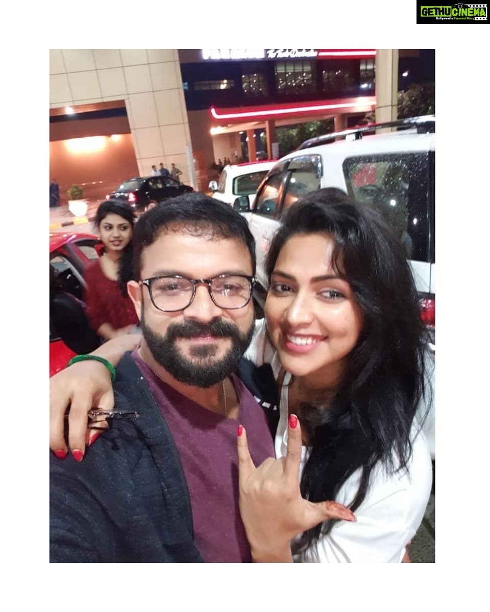 Amala Paul Instagram - A much needed and important piece of social inclusion, as we are marching to the 'Age of Empathy’. 'Njan Marykutty' brings to life, lives of transgender community, breaking various exclusionary myths & propagandas. Built around or about them by society, religious institutions or economic enterprises. The movie chronicles not just the anticipated hardships of the community, but instead marvels or I must say celebrates the spirit of human endeavours and the strength of a survivalist. Kudos to director @ranjithsankar , #Jayasoorya & the team for embarking on a road, less travelled. So proud of my dear friend and one of the best actors in the country for taking up such a role and doing it with absolute devotion @actor_jayasurya 🤗 After all, we are all kids of the infinite, as genderless as him, herself. Watch this movie in theatres especially with your young ones, I guarantee, you’ll leave your seat with a kindled heart. ❤️ #njanmarykutty #mustwatch #ageofempathy