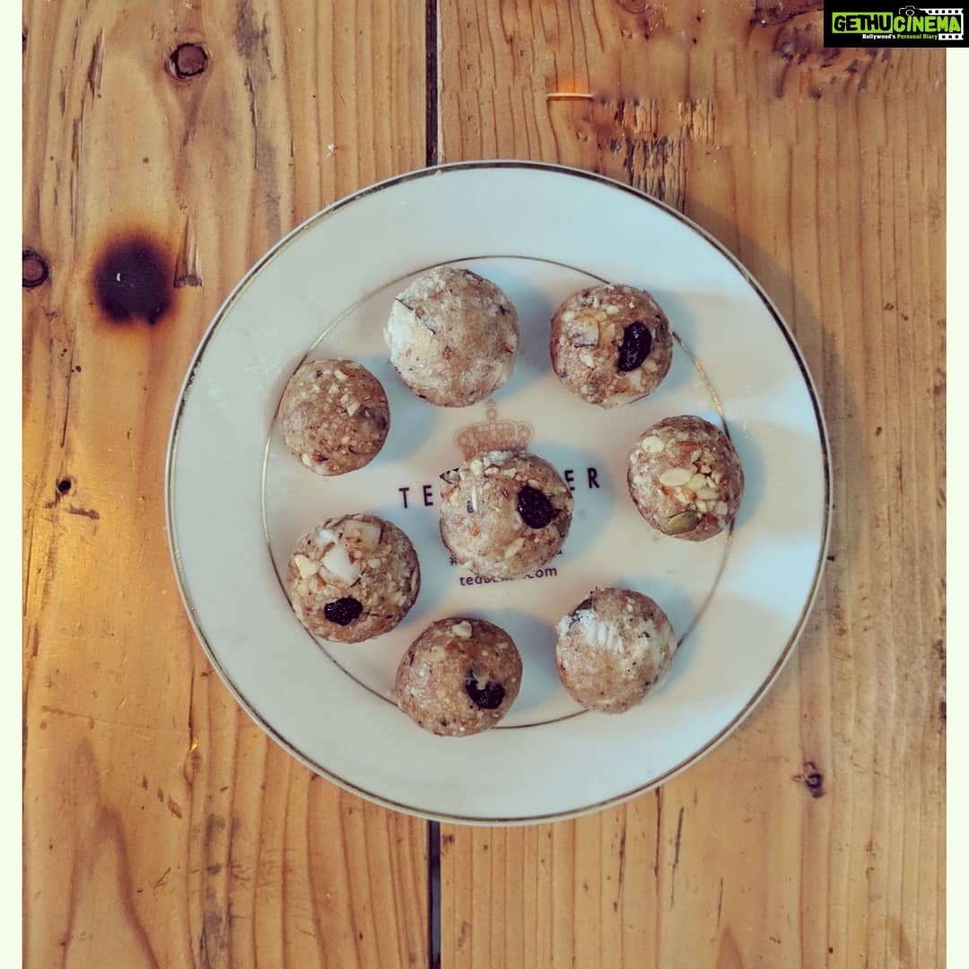 Amala Paul Instagram - Loving the Chef Mode!! 🤩 Presenting Amu's high protein/fiber energy ball(no bake) Oats-peanutbutter-honey-cinnamon-coconutmilk-pumpkinseeds-lotusseeds-coconutdices rolled with almonds, raisins and grated coconut (being a Kerala girl I can never get enough of coconut)🤠#chefmode #healthytreat #energyball #teatime #healthyfoodaficionado #amateurchef