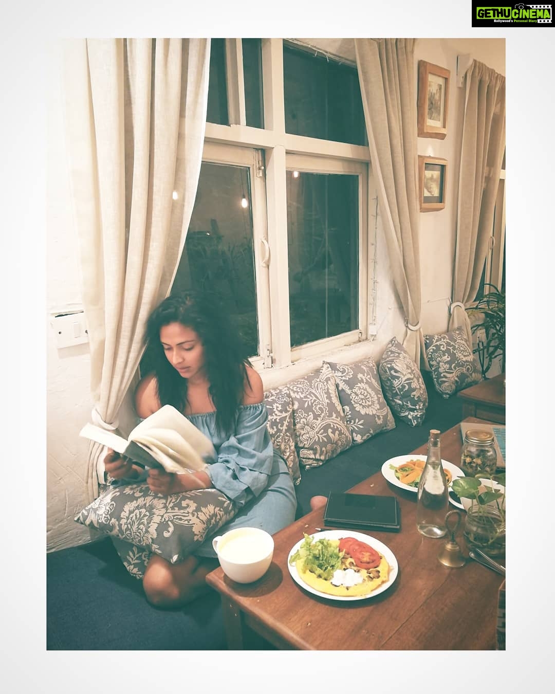 Amala Paul Instagram - Saturday night plans ⭐ Curling up with a good book, sipping some turmeric coconut latte. #ayurvedasecretsofhealing #mayatiwari #wellnesslatte #happysaturdays