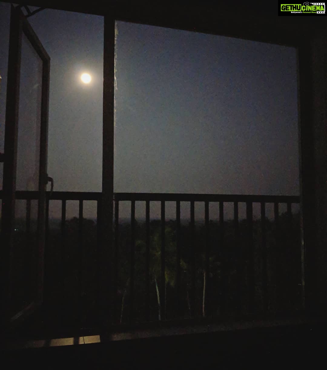Amala Paul Instagram - 🌕 #moonchild #shootdiaries #Aadujeevitham