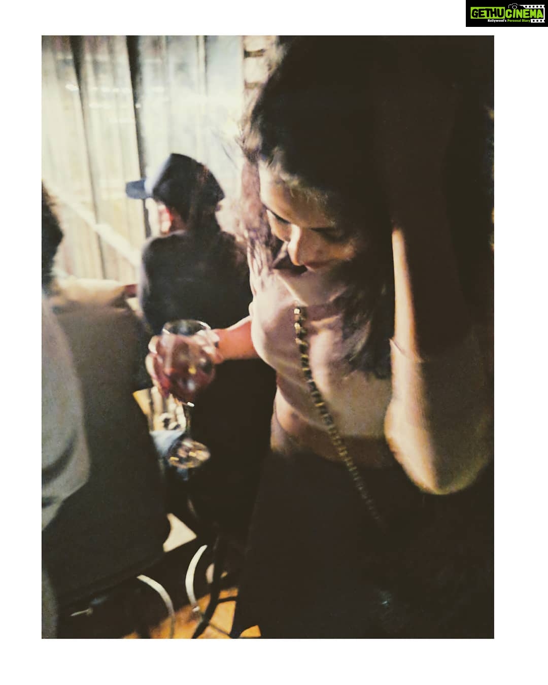 Amala Paul Instagram - I blush not for the frame Some wine and some fruits in the game They tell me SANGRIA is my name 📷 @mohityadav1982 The Piano Man Jazz Club
