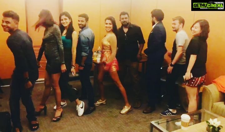Amala Paul Instagram - Bestest people in the whole f world! #myavengers #entourage #loveyou #grateful #blessed #boomerang #backstage #kaulalumpur @gjpradeepkumar @abhi_amala @imtiyazkhane24 @pinktrunkk @kev_dcf @jasgill___ Outfit @shreeyamongiaworld