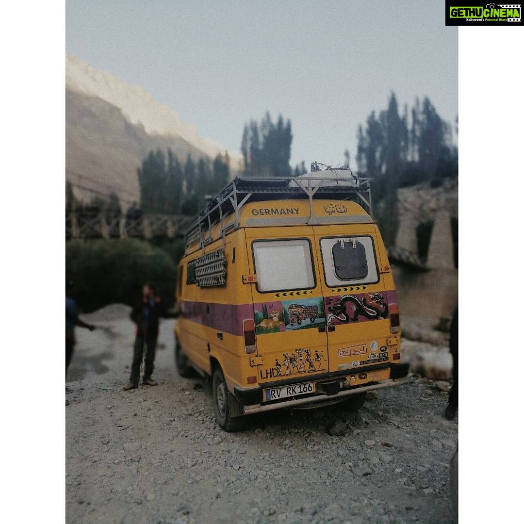 Amala Paul Instagram - “We Are Just Making Memories All Over The World” That’s what they told me when they saw my eyes popping out with a baby-like excitement!! A German couple who I met while in Turtuk left their country 12 years back on this RV and is now travelling around the world. They are exploring India for a year now and was headed to South India from Ladakh. The guy had artificial prosthetic limbs!!! All the more reasons not to take our perfectly fit body for granted. #inspiration #ladakhdiaries #Himalayas #Travelling #CreatingMagic #WonderfulPeople #vagabond #hippiehearts #intothewild