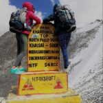 Amala Paul Instagram - The greedy vagabond in me got into a fix everytime I saw a milestone. My eyes wanted to see it all but time was the barrier. So the hiker in me decided to climb the pinnacle of the world , so I could see everything in panorama. The other 🐒 you see is my wildest and nuttiest travel partner.  #ladakhdiaries #himalayas #gypsyspirit #Travelgram #AltitudeJunkie #Girlsgohiking