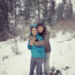 Amala Paul Instagram - Spooky she & Goofy me!! ❄️⛄️❄️ #himalaya #snowfall #trekdays #gypsysisters #snowtrekking #wedidit #dreamcatcher