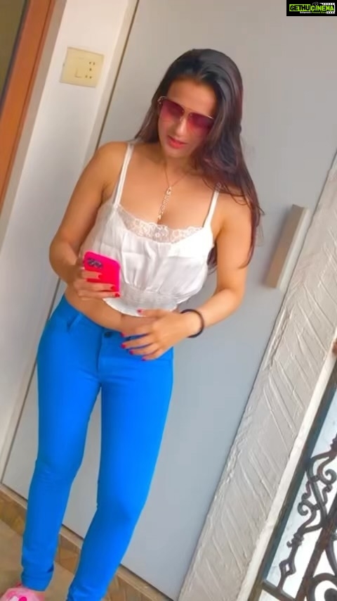 Ameesha Patel - 240.6K Likes - Feels good Spending a Sunday with my lovely fans over some video calls❤️lucky 2 have this connect n actually getting to know so many sides of their lives ,achievements n losses n share what all many are facing during such tough times during this pandemic….but at the same time sharing some laughter together surely feels amazing❤️❤️Thnku Mr MAHESH n team for making all this happen … for best deals for Video calls or Corporate events ,shows,Appearances,brand Endorsements or Meet n greets etc SMS MR MAHESH on ++91 98330 20363 or on 91 91674 19954👍🏻