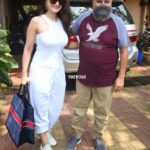 Ameesha Patel Instagram – Posted @withregram • @yogenshah_s Reunion of super hit movie Gadar’s lead actor #ameeshapatel & director of movie #anilsharma at Mr. Anil ‘s  office in Juhu. 

#yogenshah