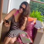 Ameesha Patel Instagram - A lovely morning with my super cool fans over some video calls before I leave for BARODA today.. ❤️❤️ For best deals for video calls,meet n greets,corporate shows ,events and brand Endorsments etc SMS Mr MAHESH on‭+91 91674 19954‬ or on‭+91 98330 20363✔️👍🏻💯