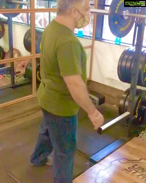 Ameesha Patel Instagram - At my happy place @unitedstrength trading with the fab @khushrucooper β¦Squats...taking more than 70 percent of my body weight .Maintaining proper form this is a super fat burning ,core and lower body strengthening exercise. A leg workout without squats ain't a leg workout. ππ»ββοΈππ»ππ»ππ»ββοΈππ»ββοΈ