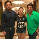 Ameesha Patel Instagram – DELHI .. thank u my super smart .. intelligent and lovely friend @ishkaransinghbhandari for a lovely evening last nite .. now hoping to see u in Mumbai v soon .. and not meet after a year like we did last night.. want to see u in real more often rather than only on TV news debates ❤️❤️🌈