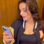 Ameesha Patel Instagram - Finally on some Video calls with my lovely fans post a long days shoot for #GADAR 2 … Thank u MR MAHESH for giving best n super new deals to my lovely fans for Vd calls,meet n greets,xmas n New Years packages from party appearances to Corporate shows to Brand Endorements etc..4 details n best deals SMS MR MAHESH on ‭+91 98330 20363‬ or +91 91674 19954👍🏻👍🏻🌈