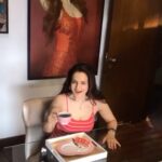 Ameesha Patel Instagram – Coffee break time ….. Sunday coffee anyone ?? Personally I’m having it for the cookies 🍪 🍪🍪🍪😜🤣🍪🍪