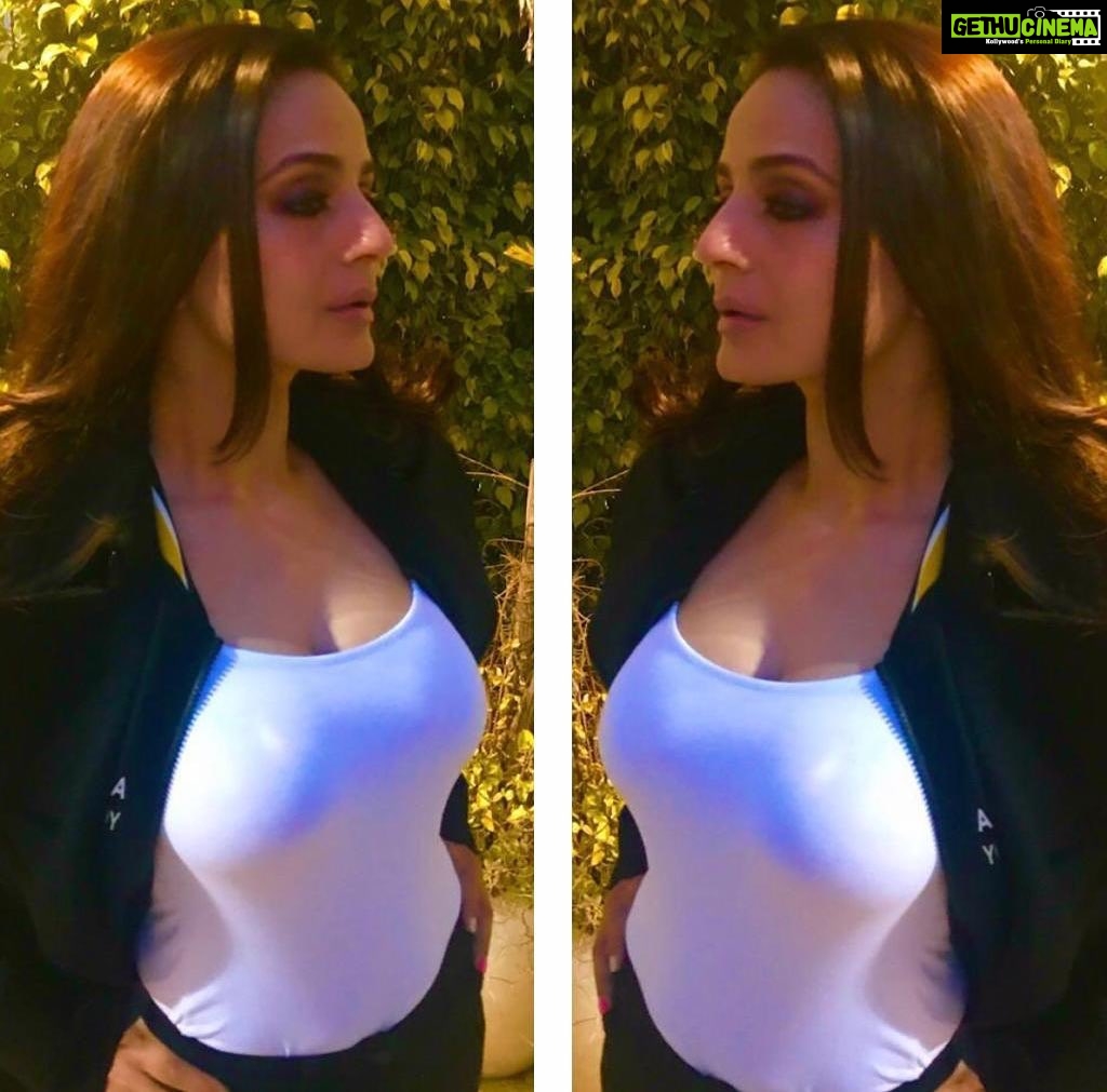 Ameesha Patel - 114.7K Likes - 💋💋💋💋