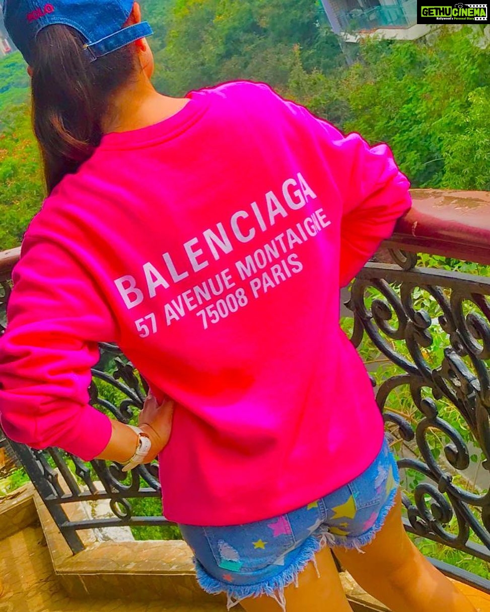 Ameesha Patel Instagram - Pink on Wednesday.. πππΈπΈπππππ