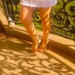 Ameesha Patel Instagram - Basking in the sunlight !! ☀️ 🌞☀️☀️🌞.... happy Sunday everyone 🌞☀️🌼🌼🌻🌻🌻⭐️⭐️⭐️