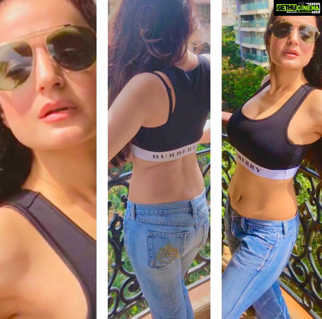 Ameesha Patel - 107.4K Likes - 💖💖💖💞❤️🤎💙💓💝💛💗