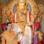 Ameesha Patel Instagram – JAI GANESHJI.. (throwback to the times we could celebrate without worries … ) 🙏🏻🙏🏻🙏🏻