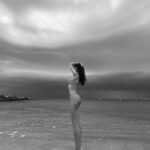 Amy Jackson Instagram - New Year Energy 🌪 @aloyoga