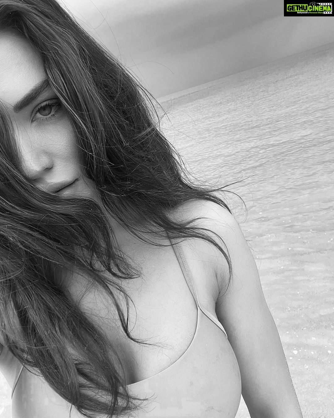Amy Jackson - 294.3K Likes - Most Liked Instagram Photos