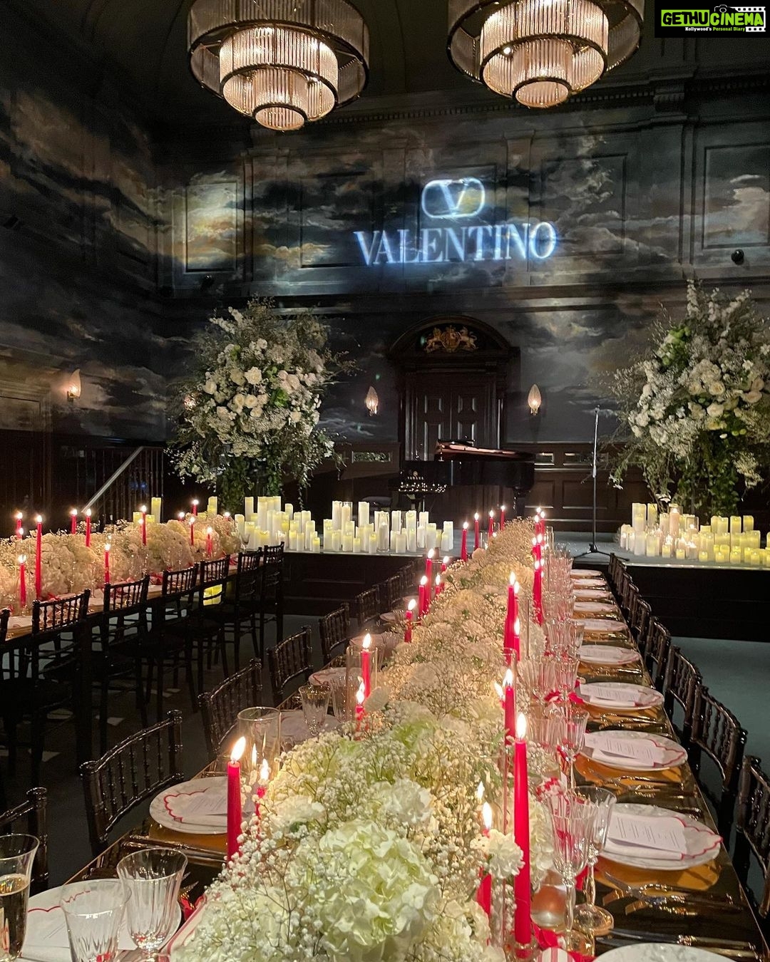 Amy Jackson Instagram - @valentino.beauty … you beauty’s!! Thankyou for a night of festive frolicking in fabulous @maisonvalentino style and cheer-sing to your unbelievable first year in the beauty industry. Roll on 2022 ❤️ Makeup by @juanbavaldi Hair & nails @ruubyapp The NoMad Hotel London