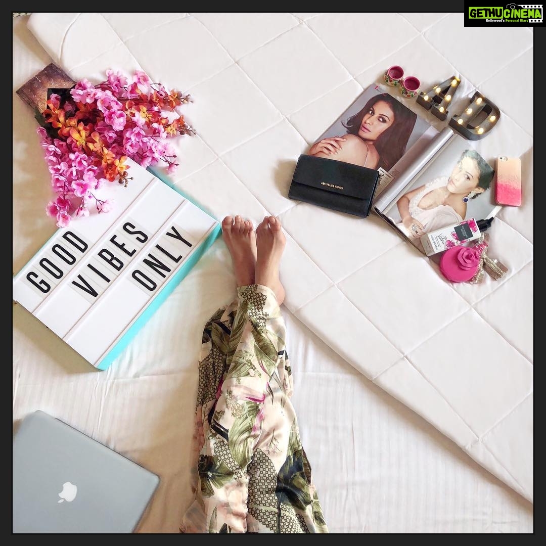 Amyra Dastur Instagram - Rise and shine ☀️🌸✨ Mumbai, Maharastra