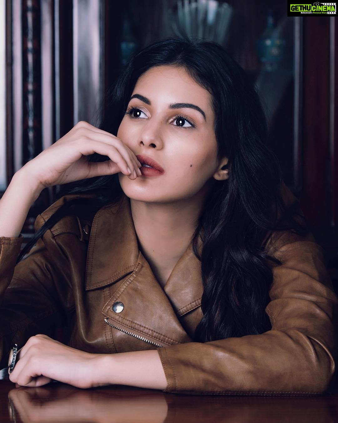Amyra Dastur Instagram - She was a #wanderer ... in heart, mind and soul ✨ . . . Shot by @divrikhyephotography 📸 Hair by @krisann.figueiredo.mua Make up by @makeupbyriddhima Styled by @thestyleversatile Mumbai, Maharastra