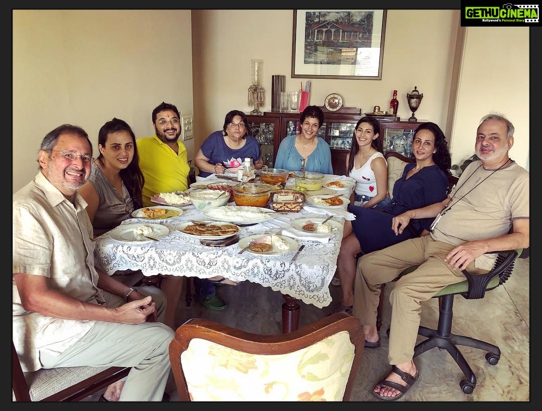 Amyra Dastur Instagram - A #famjam Sunday 🌸 . . @jehangir_dastur you were missed 😘 Colaba, Maharashtra, India