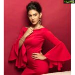 Amyra Dastur Instagram - Fabulously #fierce 😈✨ . . #behindthescenes #magazinecover 📸 Makeup by @makeupandhairbystacy Hair by @raj_mukadam Styled by @talukdarbornali Mumbai, Maharastra