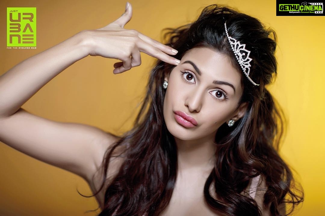 Amyra Dastur Instagram - #princess ??? Nah! π . . @justurbane #magazineshoot #covershoot πΈ Makeup by @makeupandhairbystacy Hair by @raj_mukadam Styled by @talukdarbornali Story by @ex_patracaar Shot by @gtfotography Co-ordinated by @raindropalterego