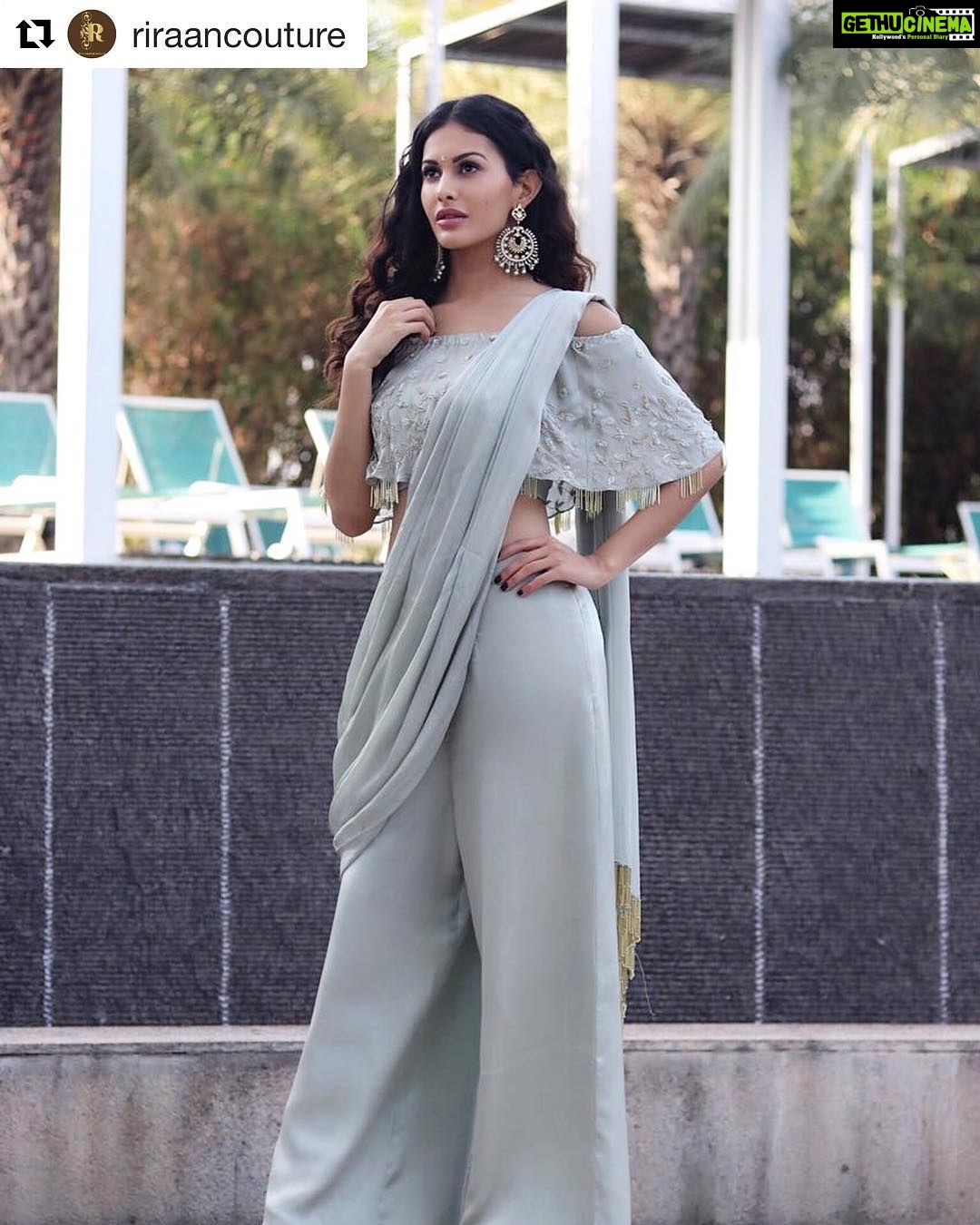 Amyra Dastur Instagram - #Repost @riraancouture ・・・ @amyradastur93 looking ravishing in our version of the #saree ... Styled by @talukdarbornali #thetrousseautwist #indowestern #actress #celebrity #bollywood #tollywood #drapes #indiancouture #designerwear #tassels #offshoulder #pantsaree #stitchedsaree Avasa Hotels