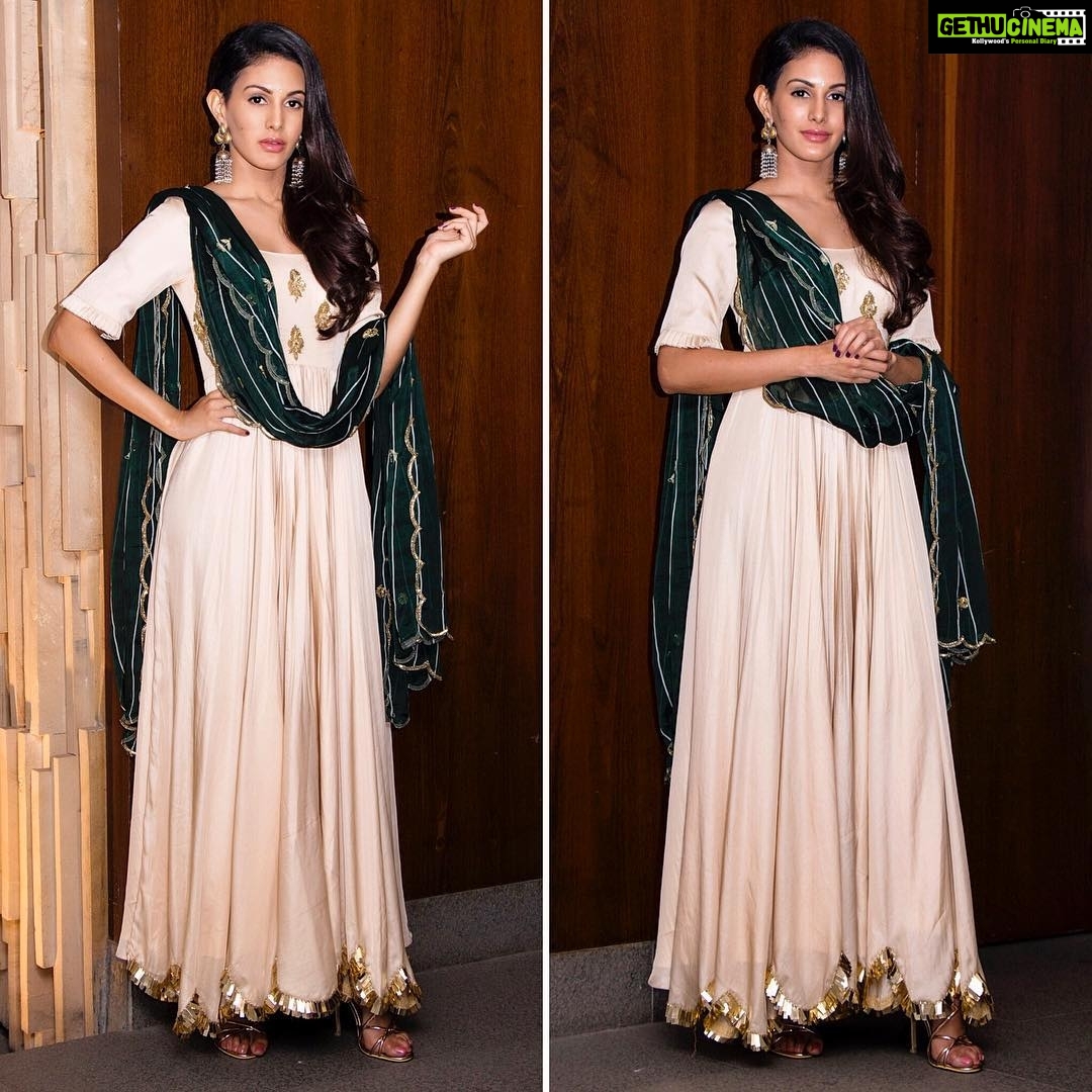 Amyra Dastur Instagram - In @ease_kv for #manasukunachindi promotions on #blockbuster ππΈπ¦ππ . . . Styled by @talukdarbornali Make up by @iramakeupstudios Hair by #Amar Shot by @i_ak_photographer Annapurna Studios