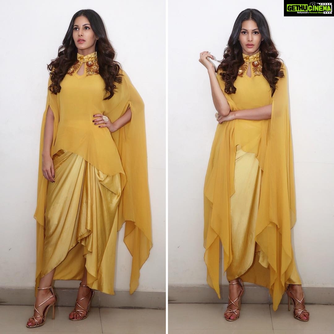 Amyra Dastur Instagram - All set for #pressinteractions to talk about @manasukunachindi βοΈβοΈπ . . . Wearing @yoshitacouture #jewellery from @curiocottagejewelry Styled by @talukdarbornali Shot by @i_ak_photographer Hyderabad