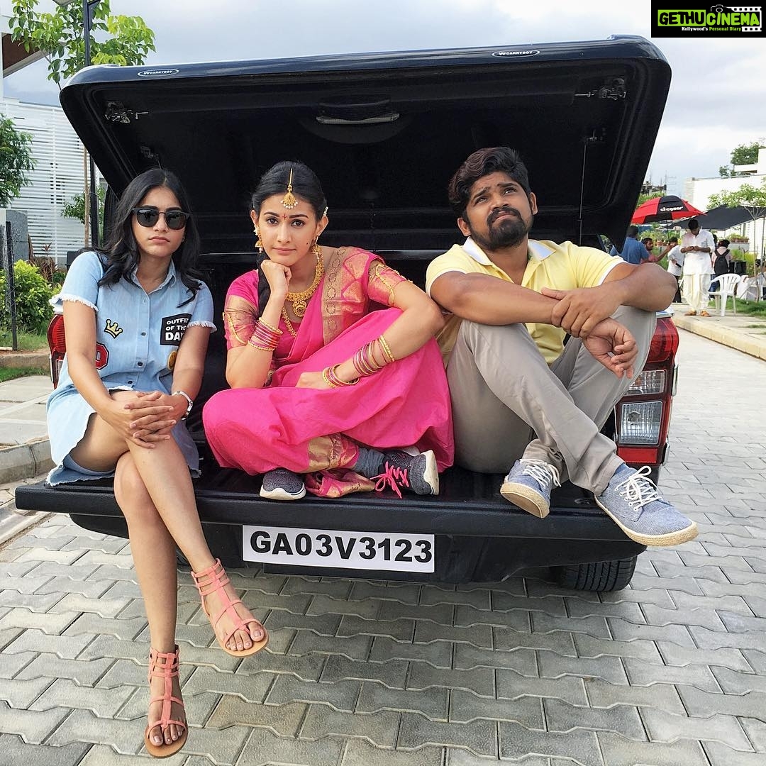 Amyra Dastur Instagram - Meet #Nitya ... the #traditional #telugubride ... or #runawaybride to be more precise 😉 . . . #manasukunachindi @manasukunachindi directed by @manjulaghattamaneni ... Releasing on the 26th of JANUARY 2018 💃☀️☘️🎬 Hyderabad