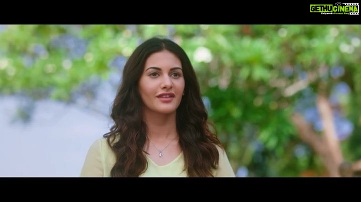 Amyra Dastur Instagram - With the new year comes new love, shenanigans and a whole lot of fun!!! ☀️🌿❤️ Presenting a glimpse of the #officialtrailer of #manasukunachindi directed by @manjulaghattamaneni 😄👏🏼 (To watch the full version, just click on the link in my profile 💃) @sundeepkishan Hyderabad/telengana.