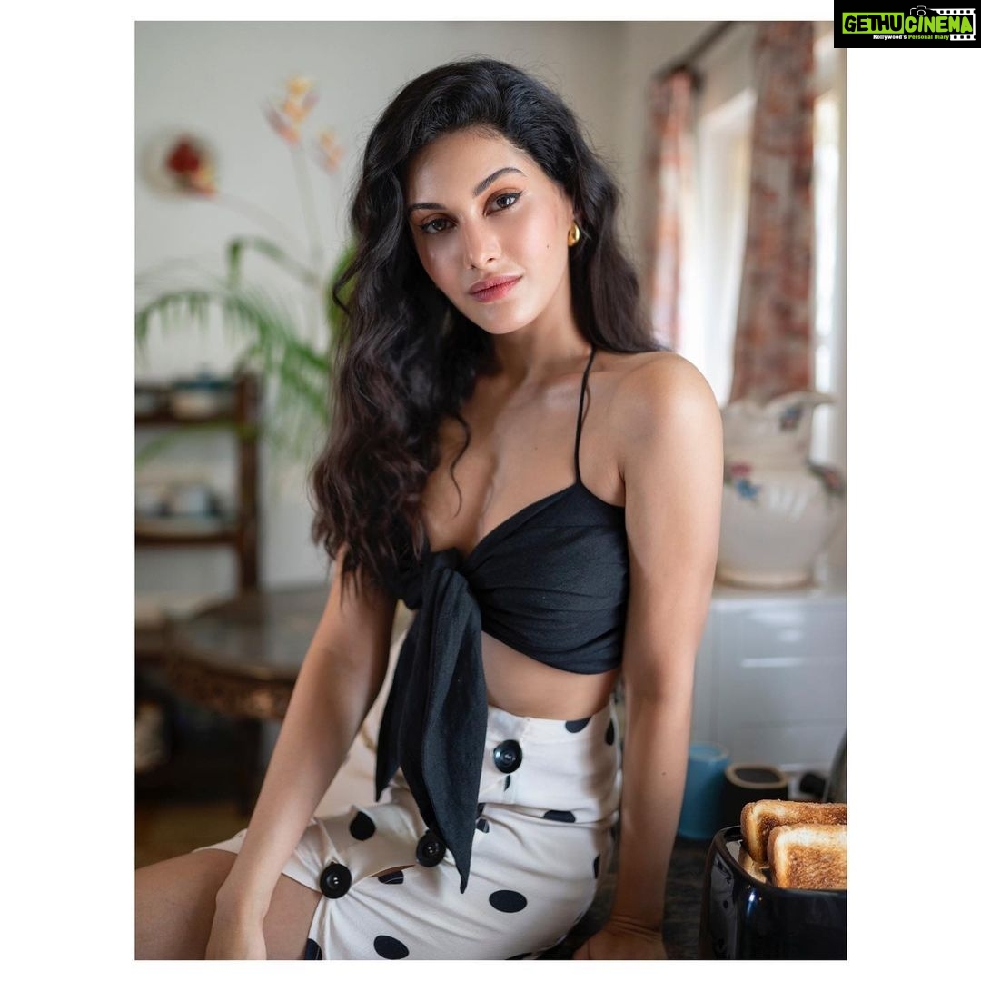 Amyra Dastur - 167.4K Likes - Toast anyone?
.
.
.
📸 @beejlakhani
Styled by @ekalakhani @shivani.saboo @team___e
Wearing @summersomewhereshop @mintandmilkpr
Earrings @madewithpreet
MUA @nidhiagarwalmua
Hair by @rohit_bhatkar