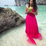 Amyra Dastur Instagram – Put the lime in the coconut and drink it all up 🎬☀️🌴🌊🥥
.
.
.
#shootlife #rajugadu #phuket #mayabaykrabi Maya Bay Thailand