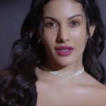 Amyra Dastur Instagram – Does a lipstick range get sexier than this? 💄😍💄

Drenching my lips in the spectacular shades of the just launched @serycosmetics Stay-On Liquid Matte Lipstick and I have to say, it makes me feel beautiful 💋

Get your hands on this sexy mask-proof matte squad right now from @serycosmetics and slay on!💫
.
.
.
@dieppj 
@bornaliicaldeira @malvika_tater @makeupbysalonij @humera_shaikh19 
.
.
.
#sery #onthemove #lipstick #newlaunch #serycosmetics #lips #maskproof #smudgeproof #makeup #makeuptransformation #newmakeup #makeupinspo #reels #feelkaroreelkaro #trendingreels #feelitreelit #reelsinstagram #reelsindia