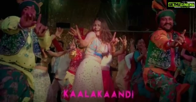 Amyra Dastur Instagram - #Repost @kaalakaandifilm ・・・ Get in the mood for #saturdaynight with the #kaalakaandi #trailer ! #SaifAliKhan #KunaalRoyKapur #AkshatVerma @cinestaanfilmcompany @ashidua @zeemusiccompany @akshay0beroi @sobhitad @amyradastur93 #DeepakDobriyal @talwarisha #VijayRaaz @shenaztreasury @neilbhoopalam @saifalikhan_arabfc @saifalikhanfc @saifalikhanfanclub @saifalikhanfans @saifeena_world