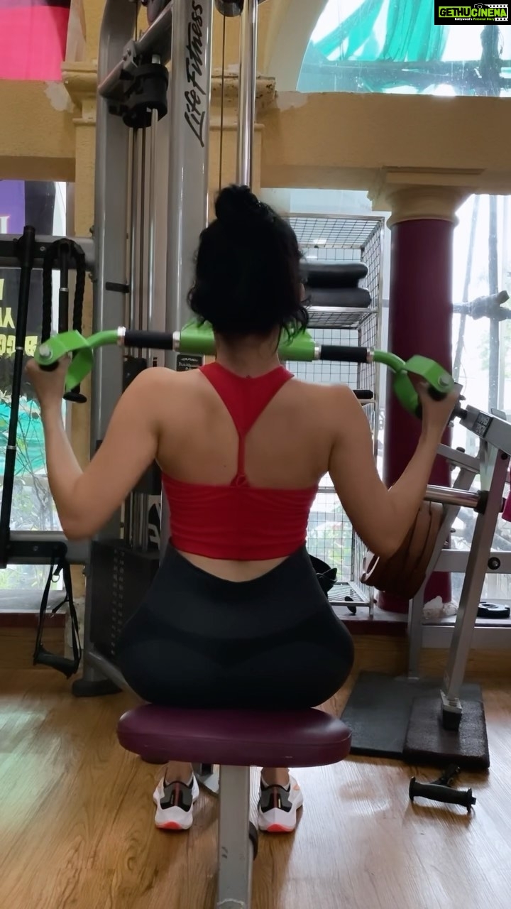 Amyra Dastur Instagram - #fitnessfriday never felt so good 🦾 A round up of all the training for the week 🤘🏼 Courtesy @rahulbasrur 🦾 . . . #fitnesslifestyle #fitnessgirl #gymgirl #fitnessmotivation #workoutroutine #fitnessisalifestyle