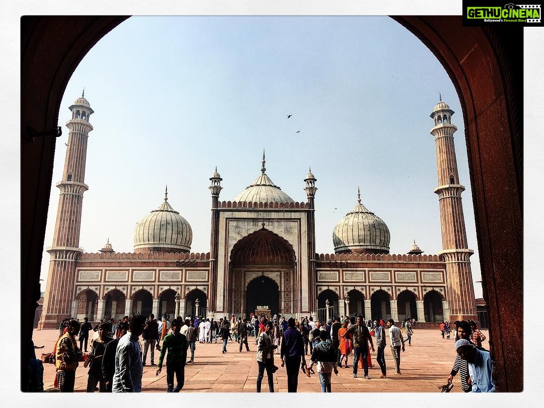 Amyra Dastur Instagram - Sunday afternoon at #JamaMasjid 🙏🏻🎬 Jama Masjid, Delhi