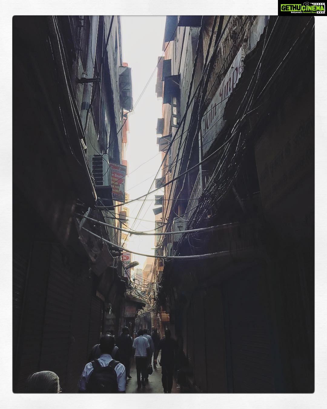 Amyra Dastur Instagram - Let's take a #walk through the lanes of #ChandniChowk Chandni Chowk, Delhi 6, India