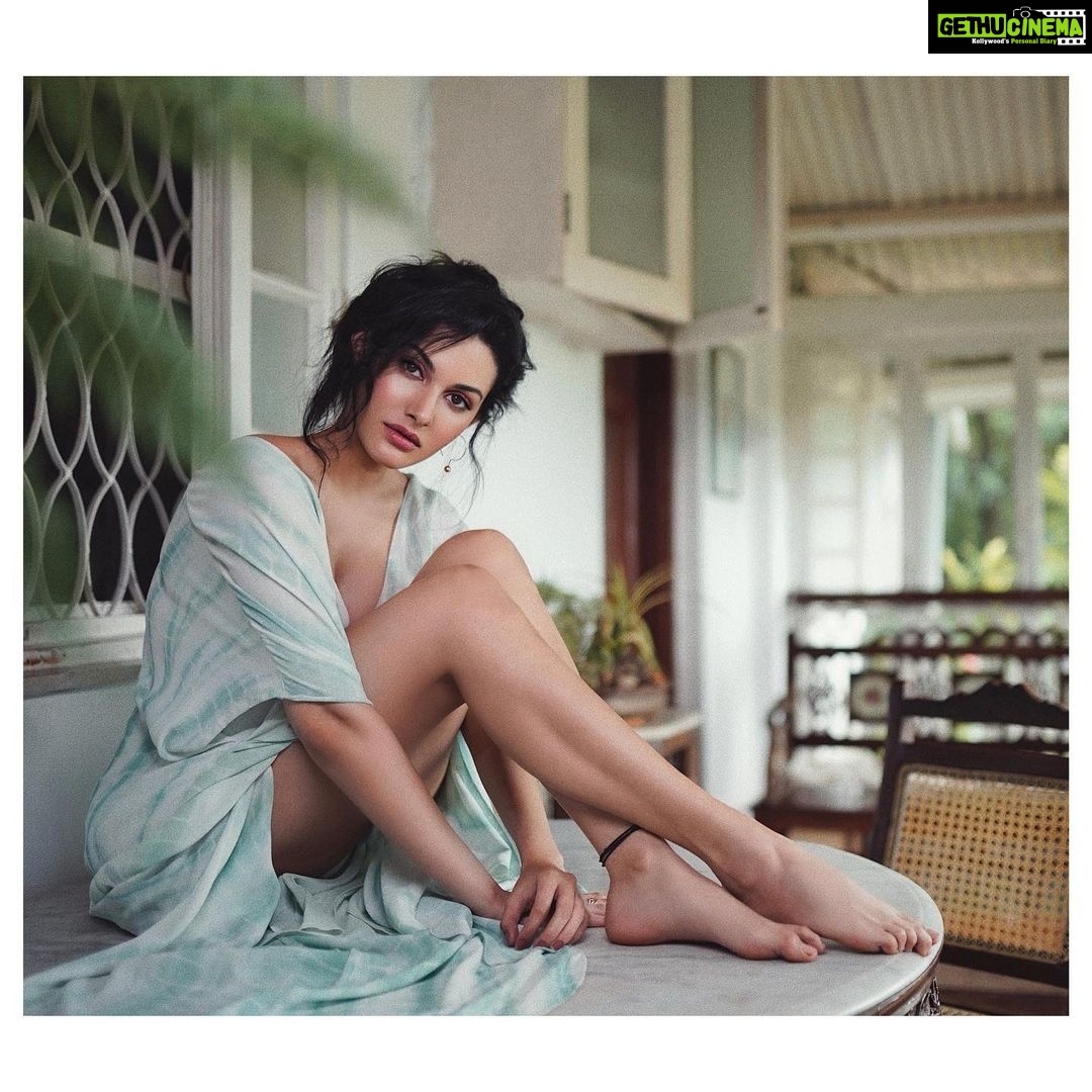 Amyra Dastur Instagram - π§πΌββοΈ . . . πΈ @beejlakhani Styled by @ekalakhani @shivani.saboo @team___e Outfit: @since1988.in Jewellery: @slate.india @ayanasilverjewellery @ascend.rohank Makeup by @nidhiagarwalmua Hair by @rohit_bhatkar Khandala