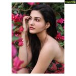 Amyra Dastur Instagram – “I must have flowers, always and always.” – #monet 🌸
.
.
📸 @diasphotographydiary Khandala