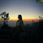 Amyra Dastur Instagram – The last sunset of #2021 ✨ Mussoorie