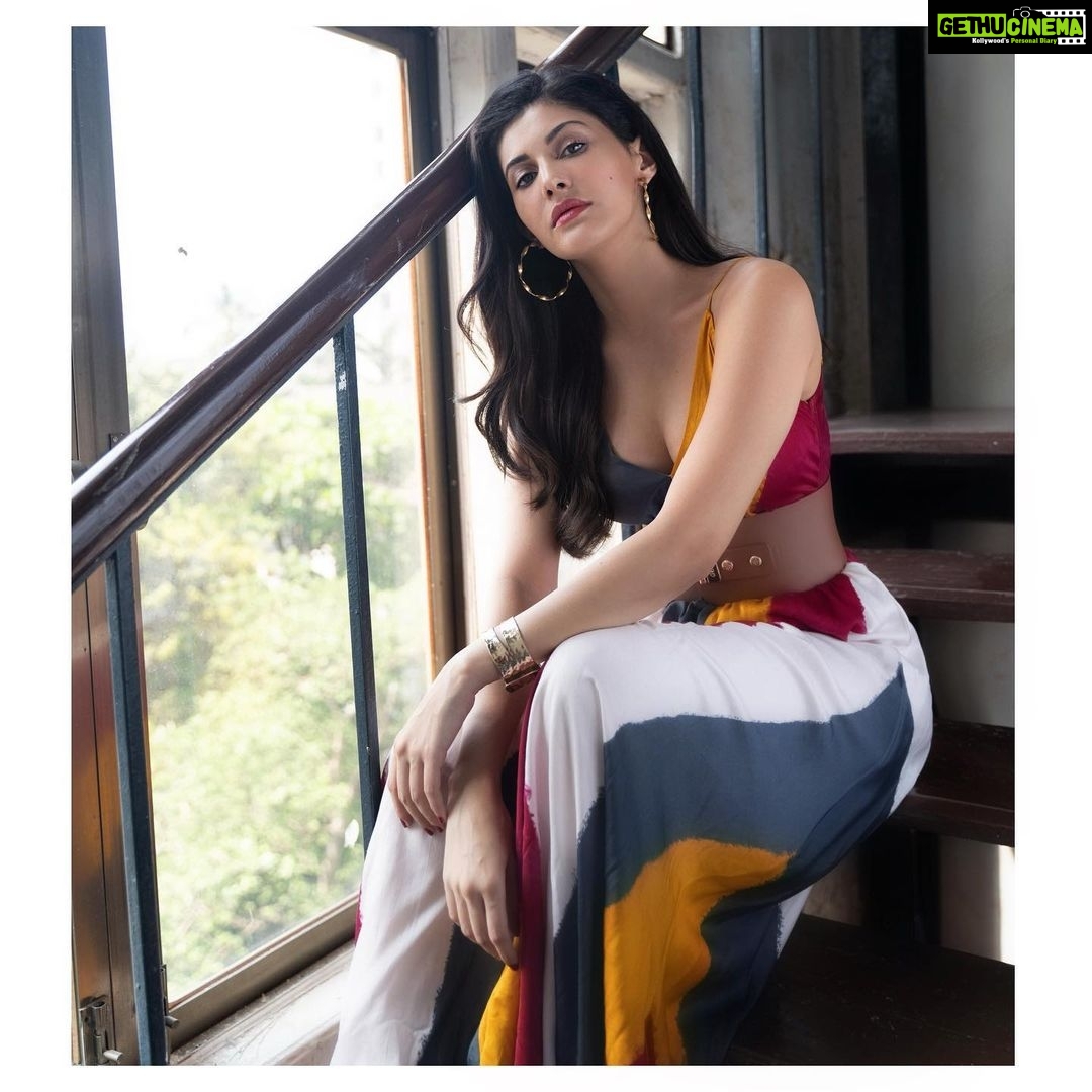 Amyra Dastur - 199.3K Likes - The art of eye contact ✨
.
.
.
📸 @dieppj