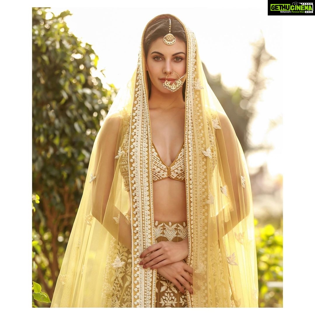 Amyra Dastur - 179.3K Likes - A Royal Affair with @culturedwedding for April 2021 💫
.
💄Make-up, Hair & Styling: @nehaadhvikmahajan
Outfit: @taandonreynu @taandonreynu
Jewellery: @khuranajewelleryhouse
Photographer: @amitkhannaphotography
Managing Editor: @yadav_manjeet Business Head: @divyanijain1925
Artist Management: @communiquefilmpr
Co-ordinated by: @nadiiaamalik
Location: @theresortmumbai